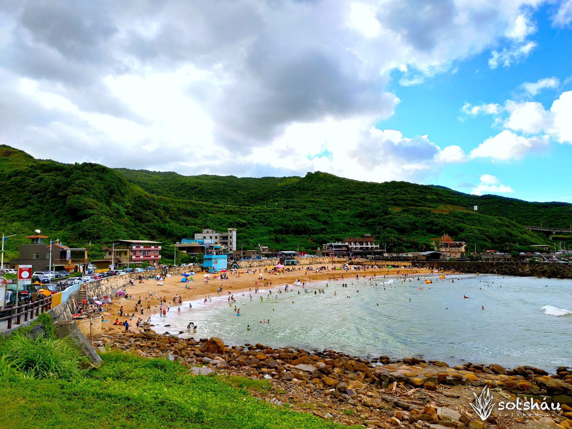 【外木山海灘】台北市區到泡進海裡不用1小時，暑假假日一位難求的爆熱門大武崙澳底海灘
